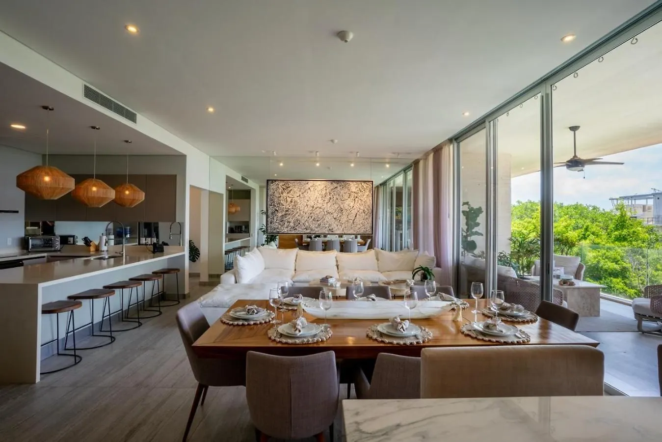 3Br Luxury Condo W/ Private Rooftop Pool & Gym location